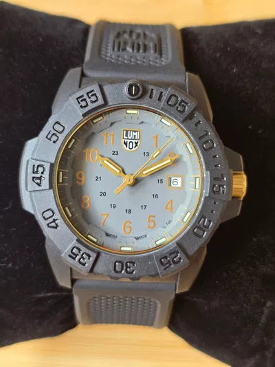 Pre-owned Luminox Navy Seal Carbonox Gray Dial Black Strap Divers Men's Watch Xs.3508.gold