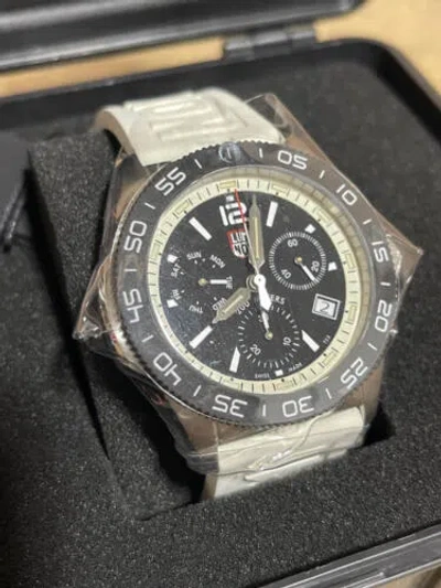 Pre-owned Luminox Pacific Diver Xs.3141 Mens Chronograph Watch In White