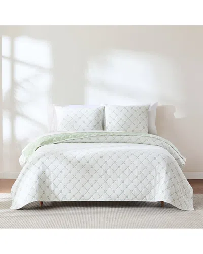 Lush Decor Lush Décor Diamond Leaf Jacquard Reversible Matelassé Coverlet Set In White