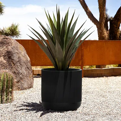 Luxenhome Monterey Fluted Indoor/outdoor Planter, Black