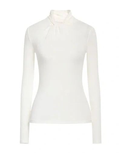 Lvir Woman T-shirt Cream Size M Polyester, Rayon, Elastane In White