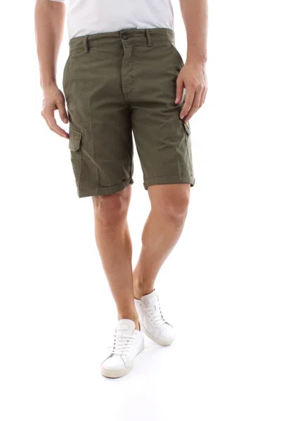 Lyle-and-scott-1874 Shorts And Bermuda Man Lyle And Scott 1874 Sh0021t Wembley W89 Military In Gray