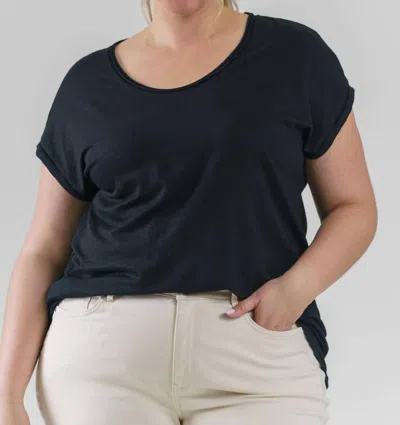 Lyssé Classic Short Sleeve Linen Top - Plus In Black