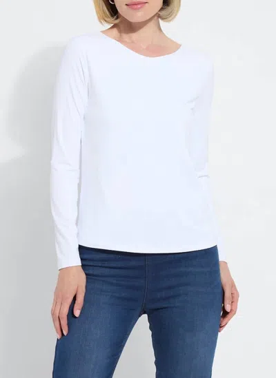 LYSSÉ NTIAL LONG SLEEVE CURVY TOP IN WHITE