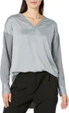 Lyssé Token Pullover Top In Blue Fog In Blue