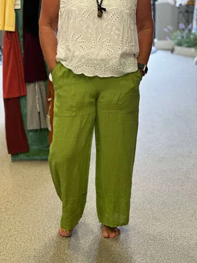 M Made In Italy Women's Linen Capri In Green