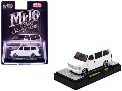 M2 1995 Chevrolet Astro Van "slow & Low" White Limited Edition To 6720 Pieces Worldwide 1/64 Diecast Mo