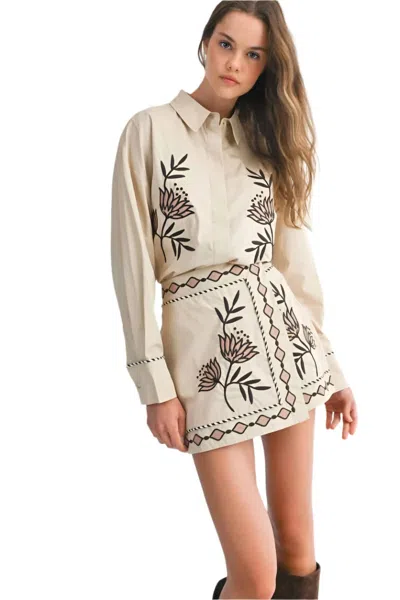Mable Dahlia Embroidered Top In Beige In White