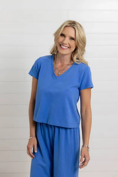 Mac & Me Boxy V Neck Tee In Blue