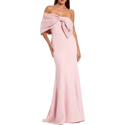 MAC DUGGAL MAC DUGGAL OFF-THE-SHOULDER SATIN MERMAID GOWN WITH BEADED BOW DETAIL