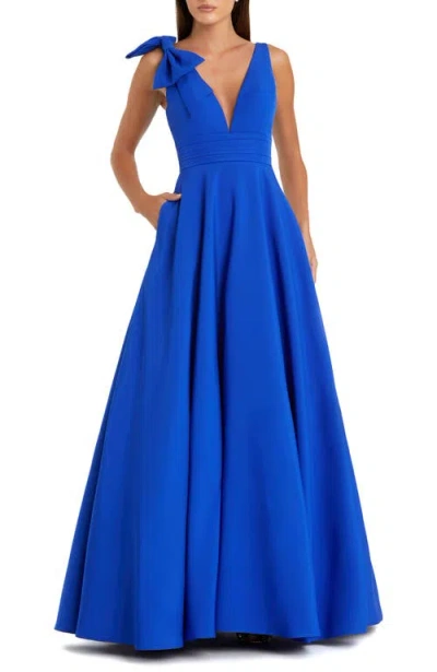MAC DUGGAL MAC DUGGAL CREPE SLEEVELESS V NECK BALLGOWN WITH BOW