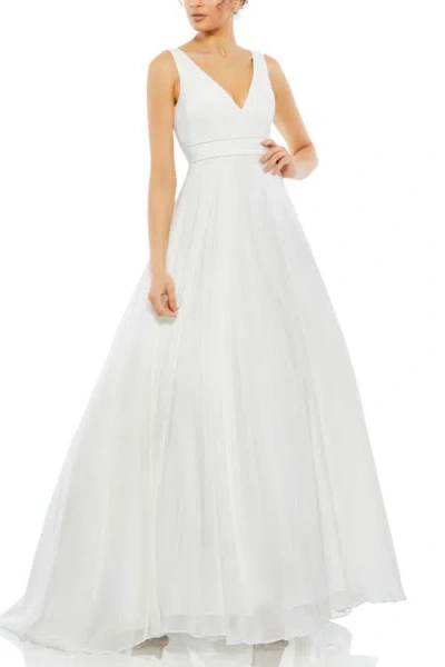 Mac Duggal Sleeveless V-neck Layered Tulle Chiffon Ball Gown In White