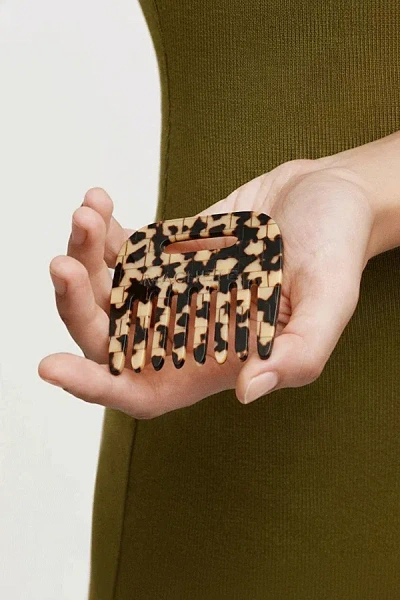 MACHETE NO. 4 COMB IN BLONDE TORTOISE AT URBAN OUTFITTERS