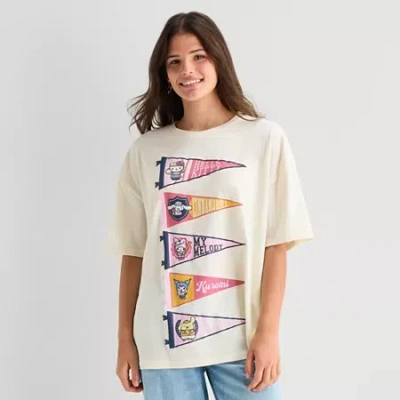 Mad Engine Hello Kitty Pennant Oversize Tee Womens Juniors Crew Neck Short Sleeve Oversized Hello Kitty Graphic In White