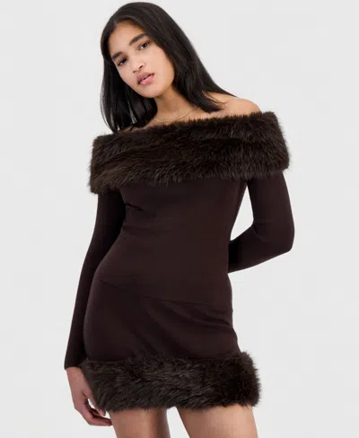 Madden Girl Juniors' Marilyn Faux Fur Off-the-shoulder Pullover Sweater In Black