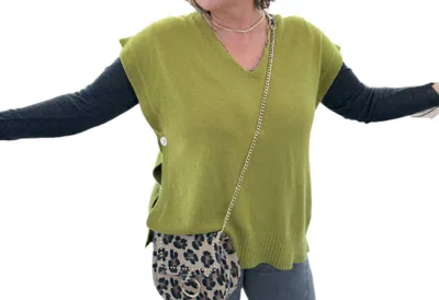 Made In Italy Sleeveless Throw Over Sweater Top In Pistachio In Green