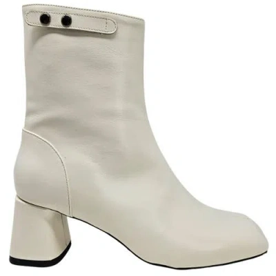 Madison Maison The Keli Ankle Boot In White