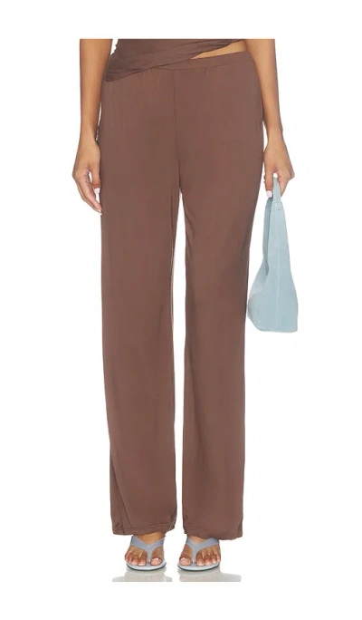 Madison The Label Ari Pants In 巧克力色