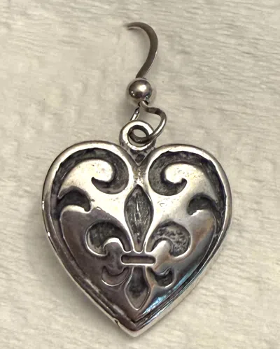 Madison Women's Engraved Fleur De Lis Heart Earrings In Silver In Purple