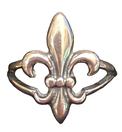 Madison Women's Heritage Fleur De Lis Ring In Silver In Metallic