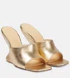 Magda Butrym Pantoletten Inverted Wedge Aus Metallic-leder In Gold