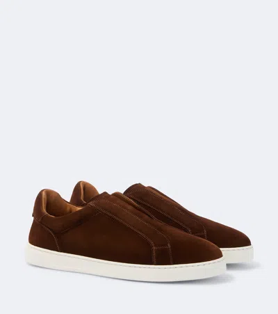 Magnanni Kona Slip Suede Sneakers In Brown