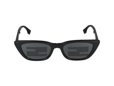 Maison Fendi Sunglasses In Black