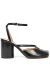 Maison Margiela Tabi Split-toe Glossed Leather Pumps In 黑色