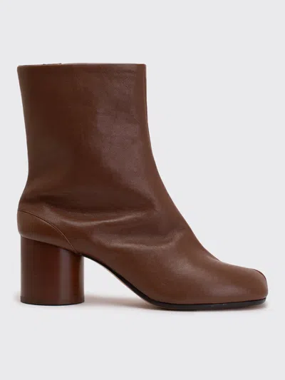Maison Margiela Ankle Tabi Boot In Brown