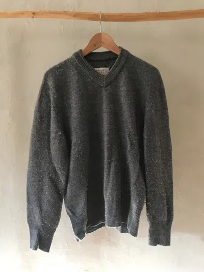 Pre-owned Maison Margiela Aw05 Vintage Martin Margiela Knitted Grey V-neck Sweater