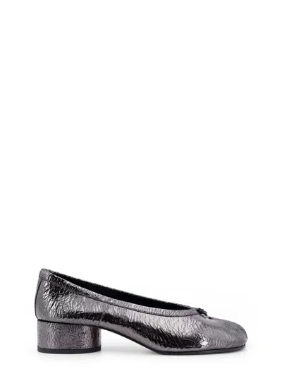 Maison Margiela Tabi Ballerina Split-toe Crinkled Glossed-leather Pumps In Grey