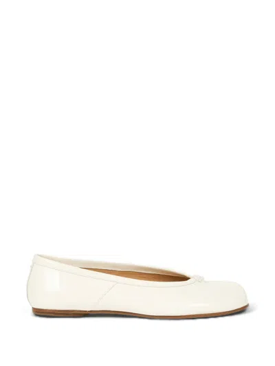 Maison Margiela Brushed Leather Split-toe Tabi Ballet Flats With Flat Natural Leather Sole In White
