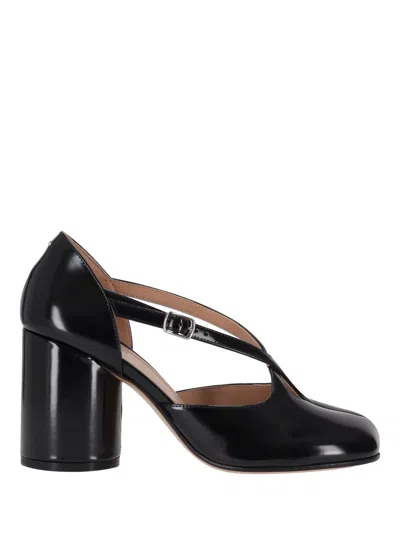 Maison Margiela Court Shoe In Black