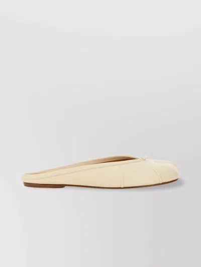 Maison Margiela Dancer Tabi Bow Detail Split Toe In Neutral