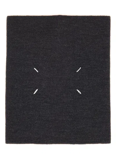Maison Margiela Elegant Logo Scarf In Luxurious Wool In Black