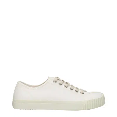 Maison Margiela Minimalist White Low-top Sneakers With Split-toe Design In Animal Print