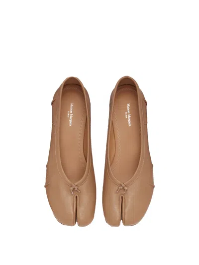 Maison Margiela Tabi Split-toe Leather Ballet Flats In Neutral