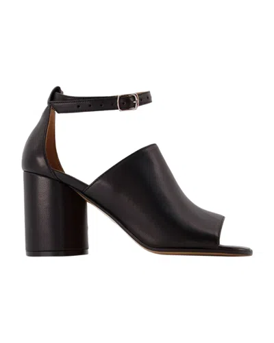 Maison Margiela Tabi Leather Sandals Shoes In Black