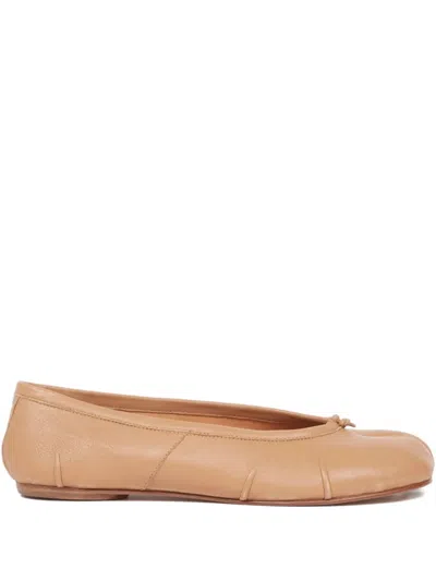 Maison Margiela Leather Ballet Flats In Neutral