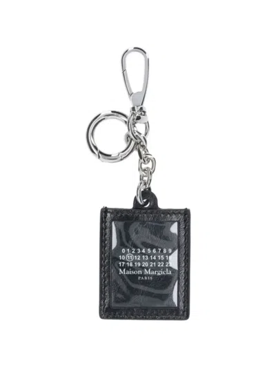 Maison Margiela Logo-detail Keyring In Black