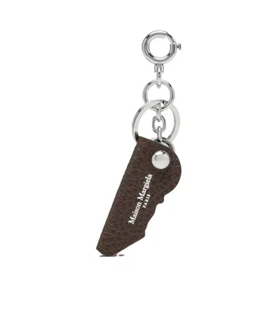 Maison Margiela Logo Leather Key Ring In Walnut