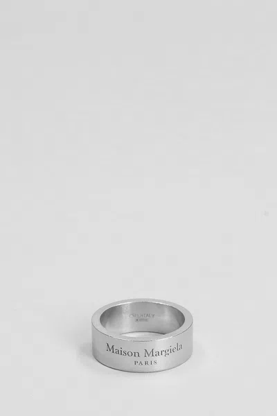 Maison Margiela Logo Engraved Ring In Silver