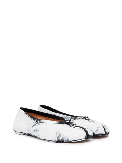 Maison Margiela Tabi Split-toe Painted Leather Ballet Flats In White