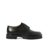 Maison Margiela Tabi Laced Shoes In Black