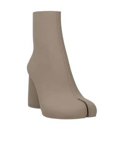 Maison Margiela Minimalist Solid-color Ankle Boots In Gray