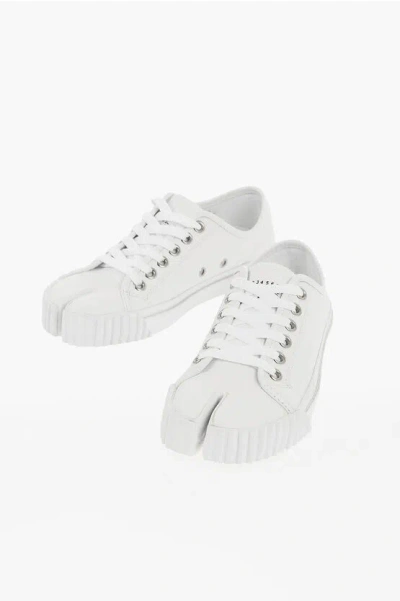 Maison Margiela Mm22 Solid Color Leather Tabi Low Top Sneakers In White
