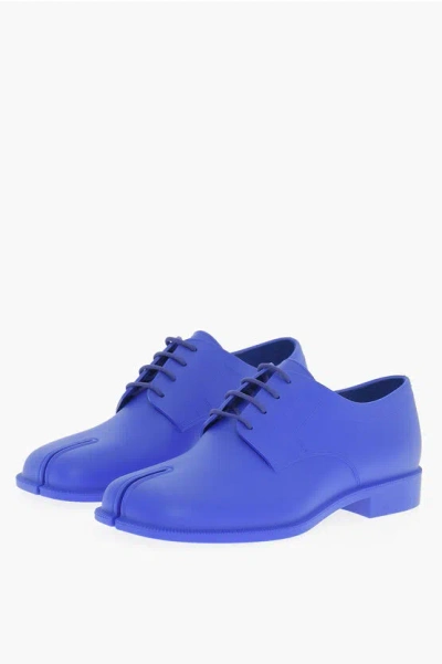 Maison Margiela Mm22 Solid Color Rubber Taby Derby Shoes In Blue
