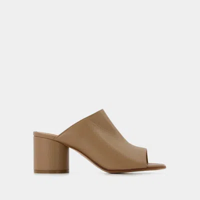 Maison Margiela Tan Tabi Mules In Chamois