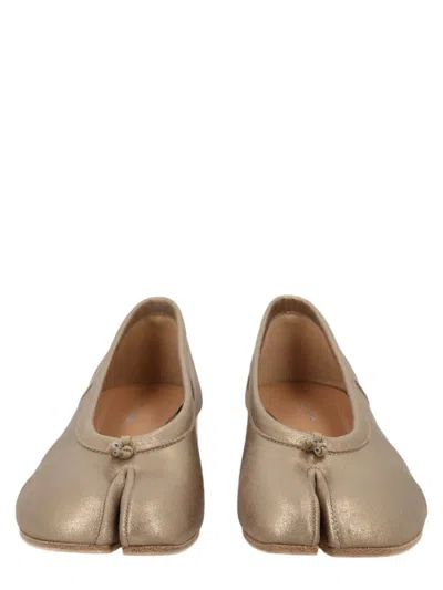Maison Margiela New Tabi Smooth Leather Split-toe Flats In Brown