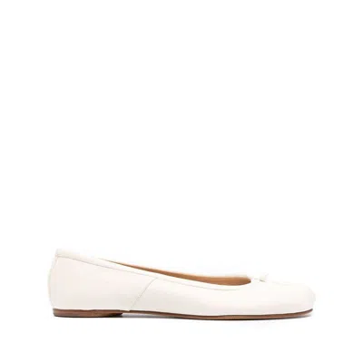 Maison Margiela White Tabi Ballerina Flats In Anisette